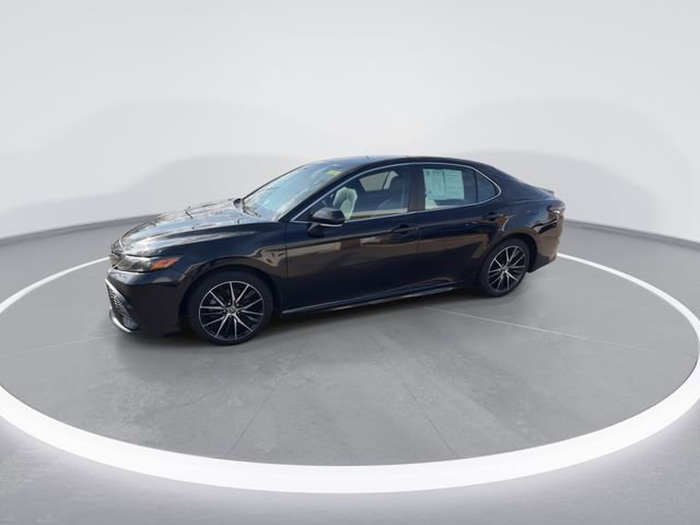 Used 2023 Toyota Camry SE image 4