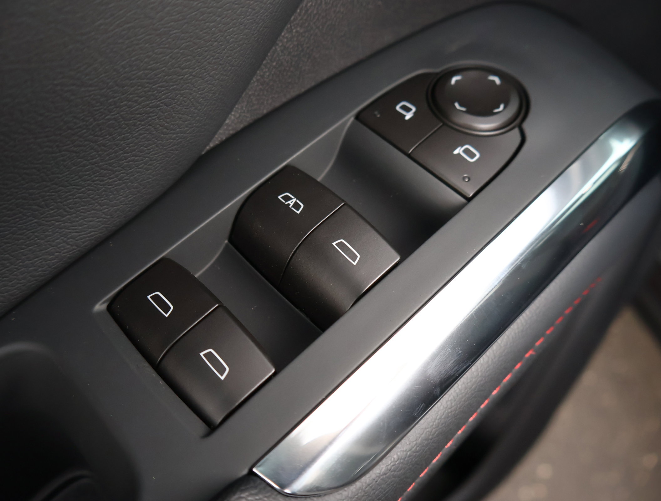 New 2026 Chevrolet Traverse Z71 w/ LPO, Floor Liner Package image 8