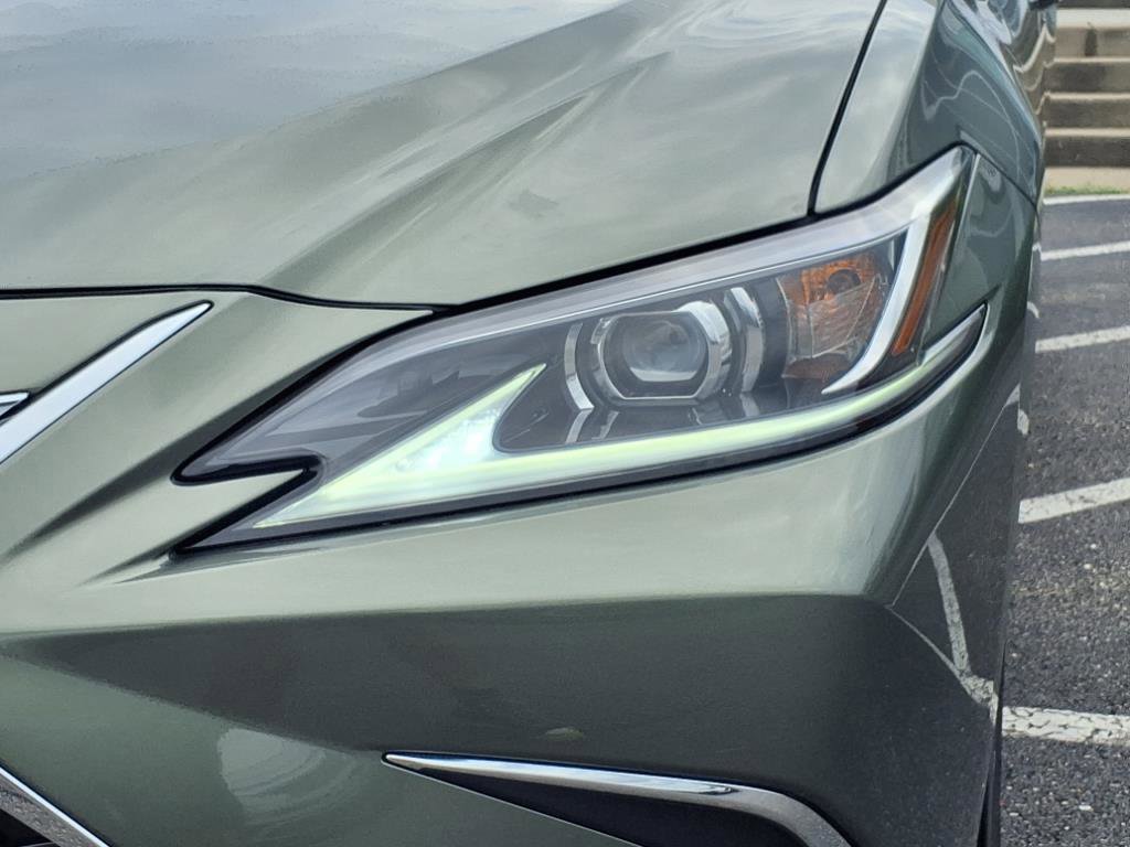 Used 2023 Lexus ES 350 w/ Accessory Package (Z2) image 22