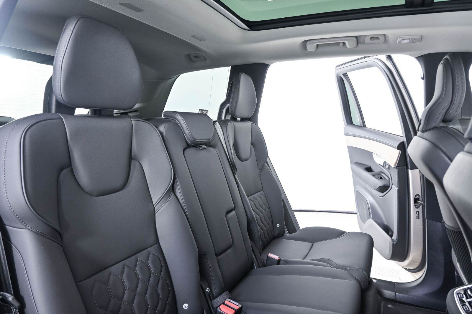 Certified 2025 Volvo XC90 T8 Core AWD/4WD image 21