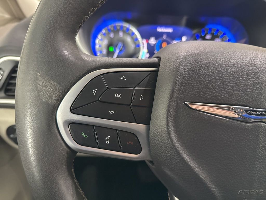 Used 2024 Chrysler Pacifica Touring-L FWD image 24