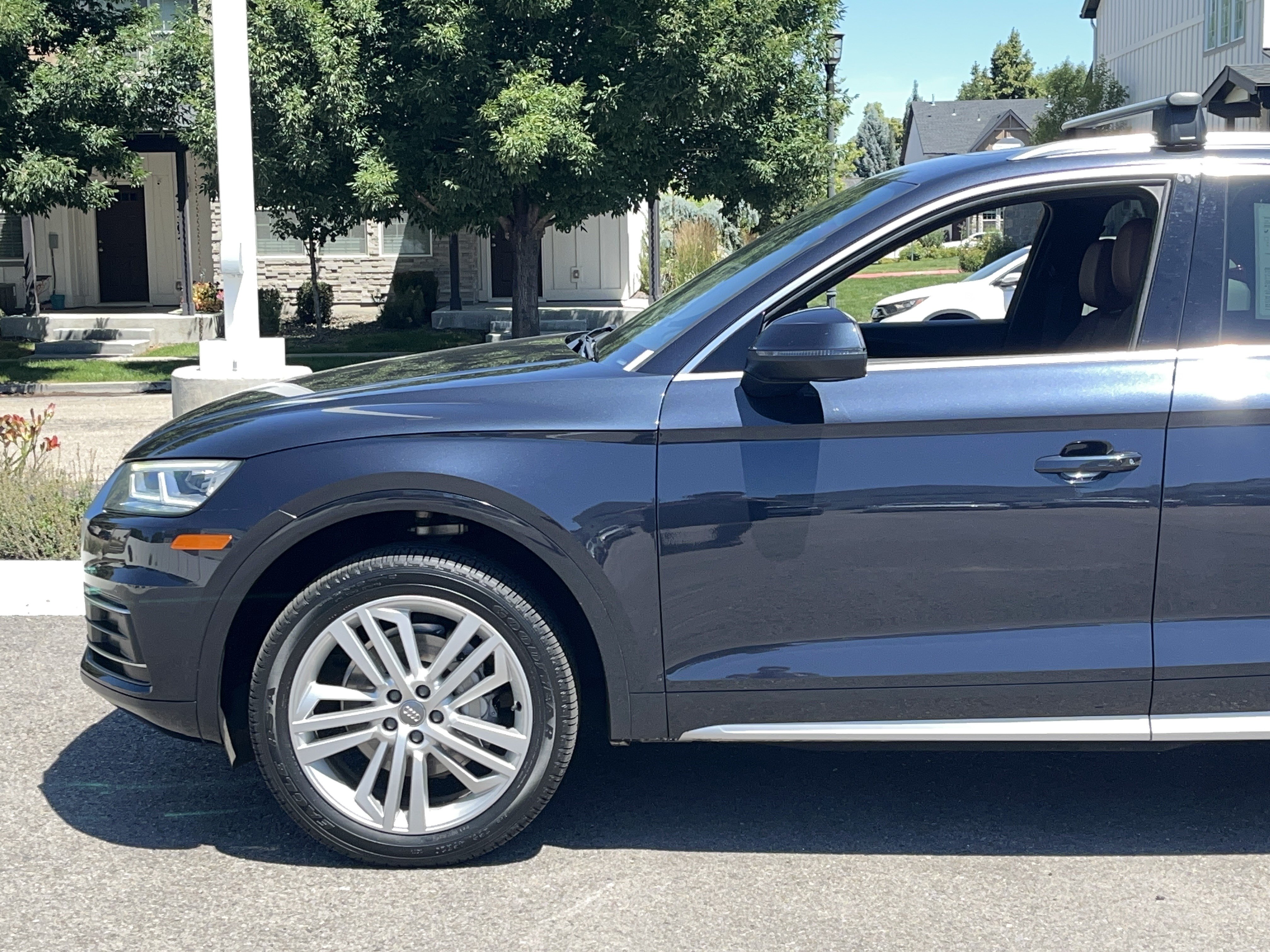 Used 2020 Audi Q5 2.0T Premium Plus w/ Premium Plus Package AWD/4WD image 2