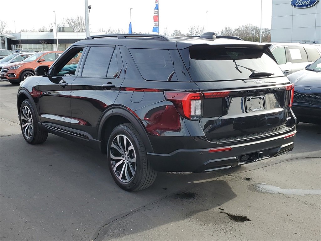 Used 2025 Ford Explorer ST-Line image 4