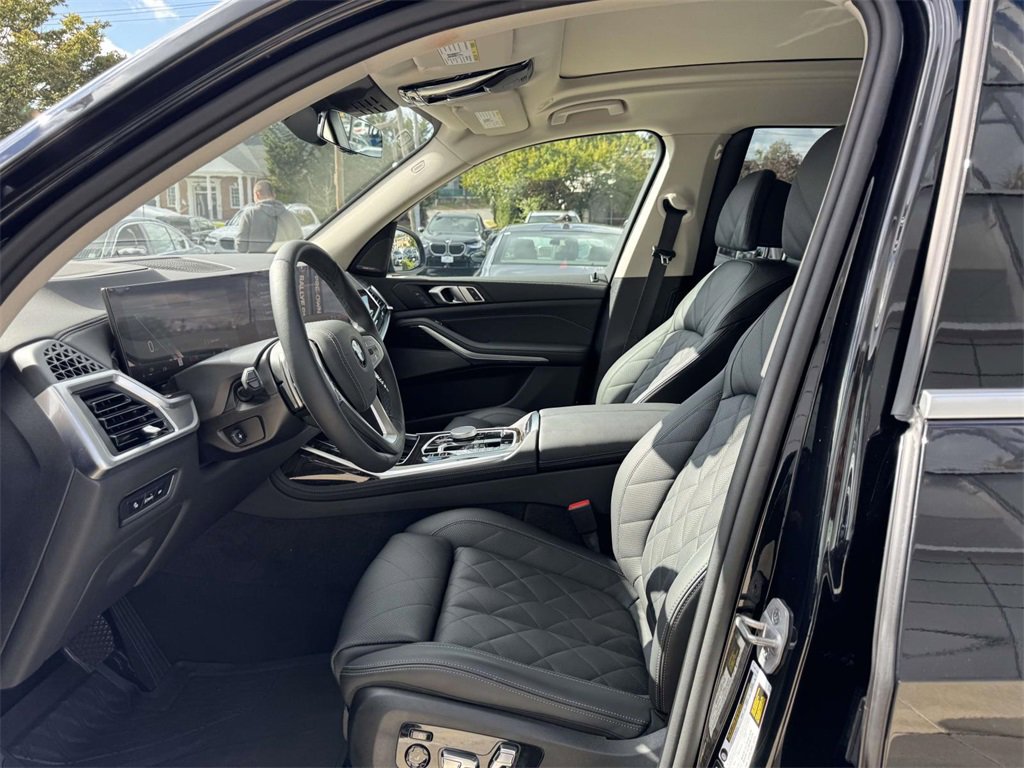 Certified 2025 BMW X7 xDrive40i w/ Premium Package image 16
