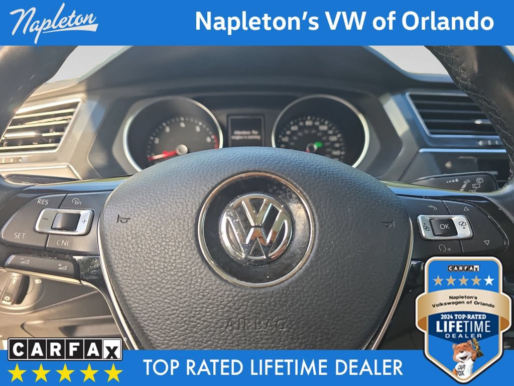 Used 2018 Volkswagen Tiguan SE w/ Panoramic Sunroof Package FWD image 12