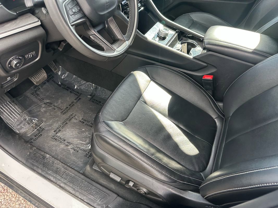 Used 2023 Jeep Grand Cherokee Limited w/ Black Appearance Package image 39