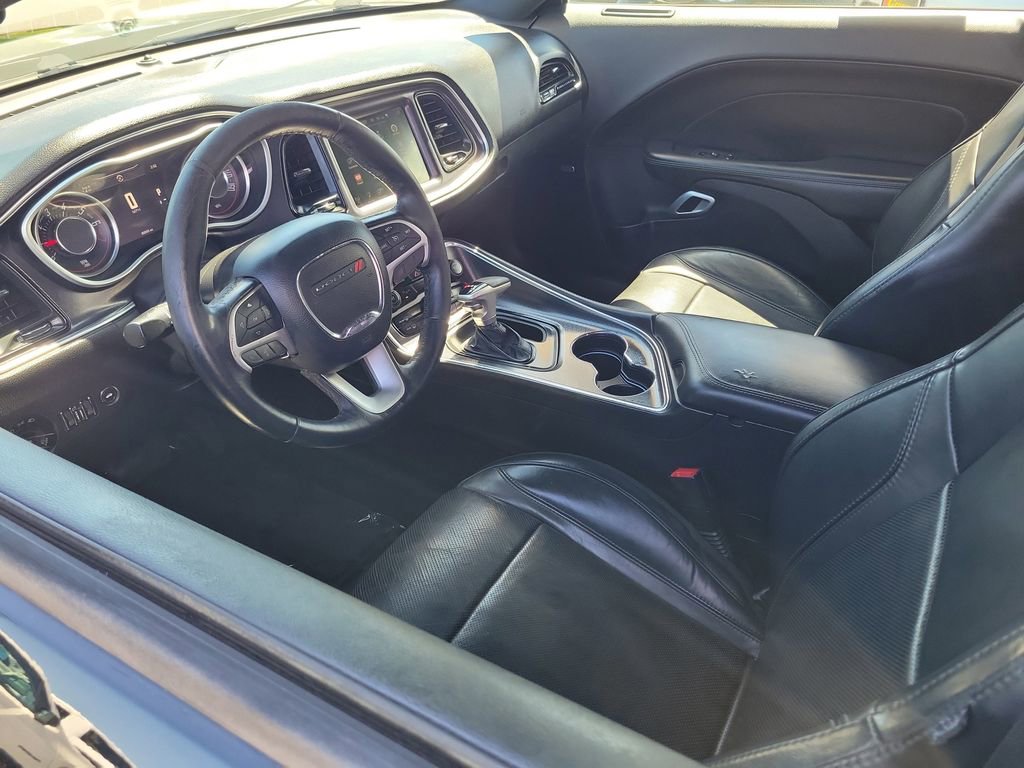 Used 2015 Dodge Challenger SXT Plus image 3
