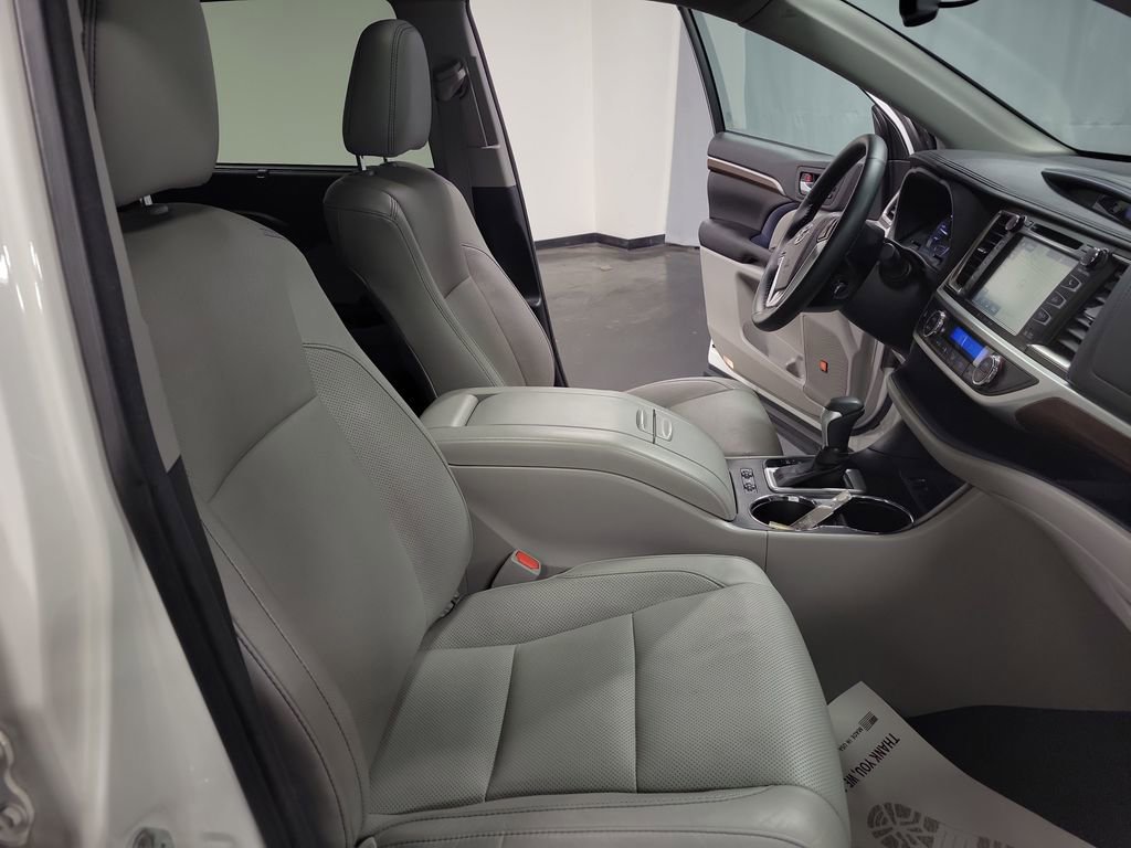 Used 2016 Toyota Highlander Limited image 26