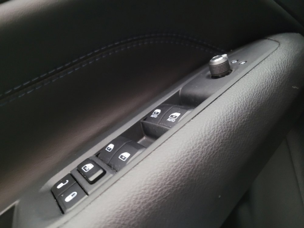 Used 2025 Jeep Compass Latitude w/ Convenience Group AWD/4WD image 27