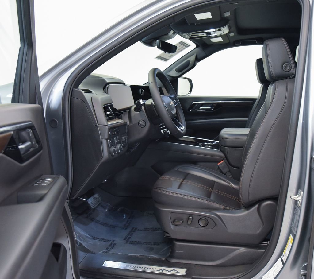 Used 2025 Chevrolet Tahoe High Country w/ Sun And Tow Package AWD/4WD image 2