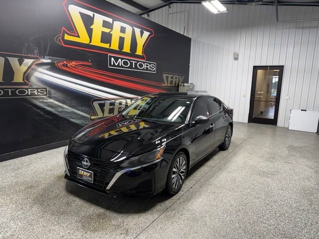 Used 2024 Nissan Altima 2.5 SV FWD image 1