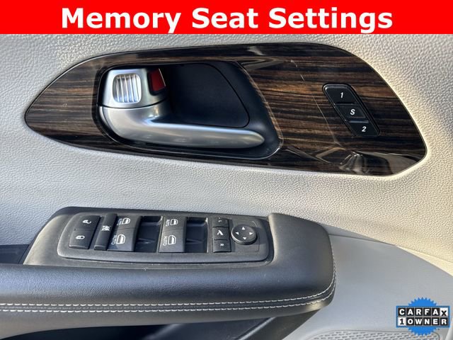 Used 2024 Chrysler Pacifica Limited image 23