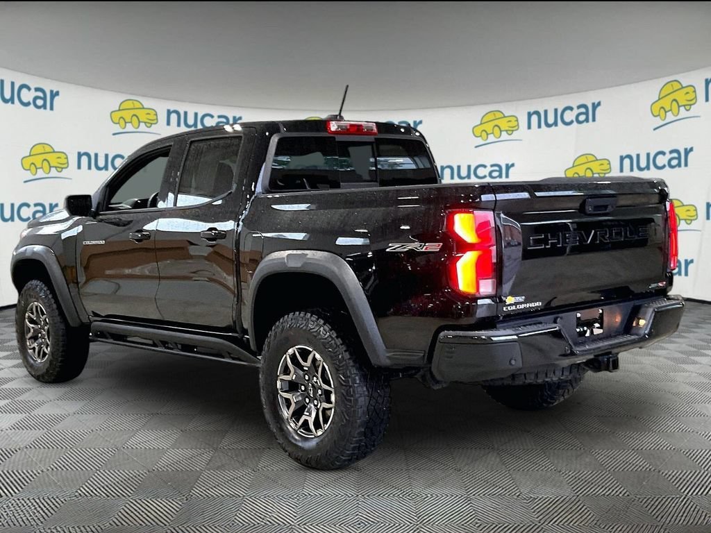 Used 2025 Chevrolet Colorado ZR2 w/ Technology Package AWD/4WD image 4