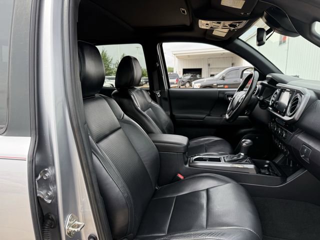 Used 2018 Toyota Tacoma TRD Off-Road AWD/4WD image 31