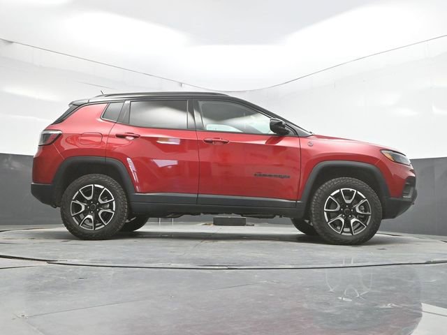 Used 2025 Jeep Compass Trailhawk AWD/4WD image 44