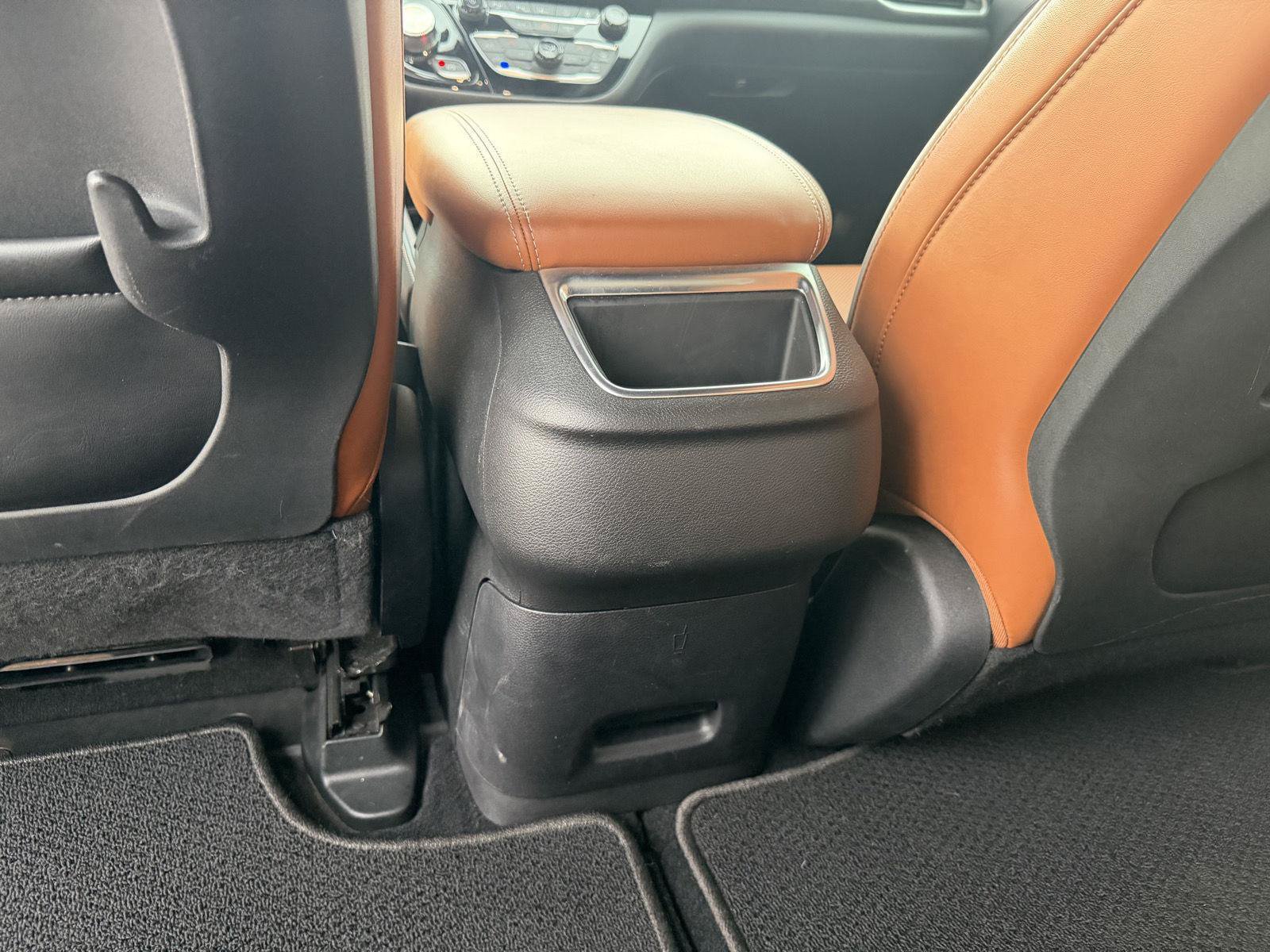 Certified 2024 Chrysler Pacifica Pinnacle AWD/4WD image 9