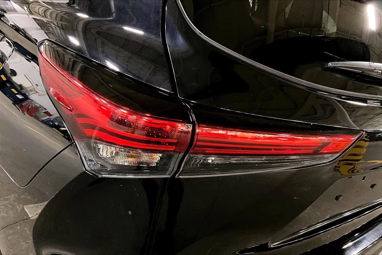 Used 2023 Toyota Highlander LE AWD/4WD image 29