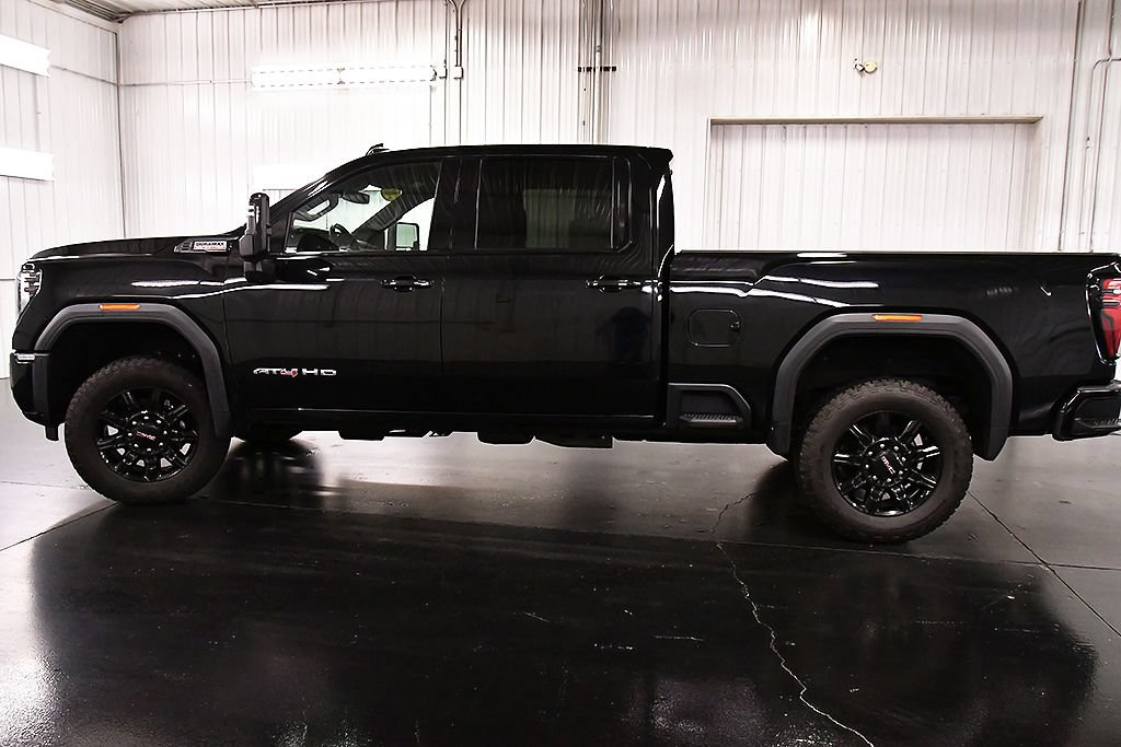 Used 2025 GMC Sierra 2500 AT4 AWD/4WD image 4