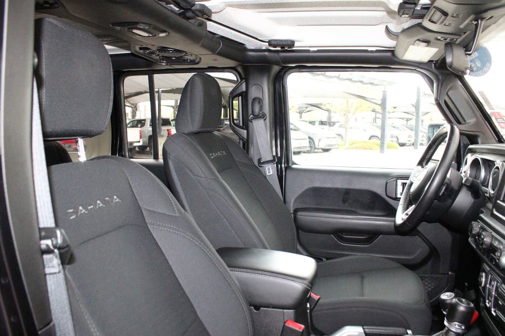 Used 2018 Jeep Wrangler Unlimited Sahara AWD/4WD image 41