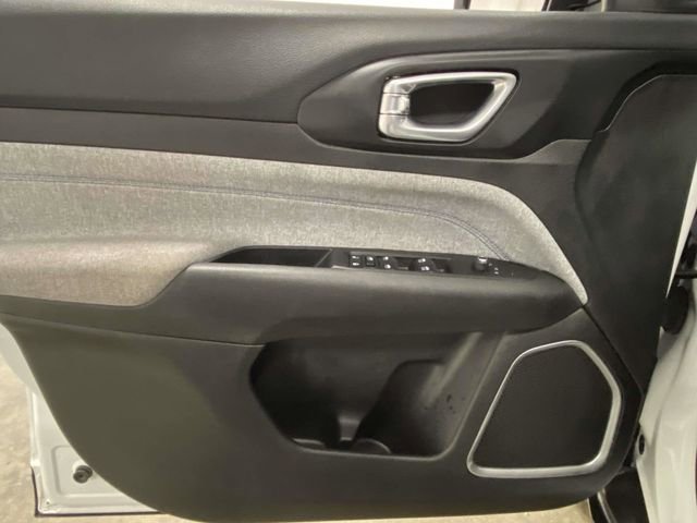 Used 2024 Jeep Compass Latitude image 12