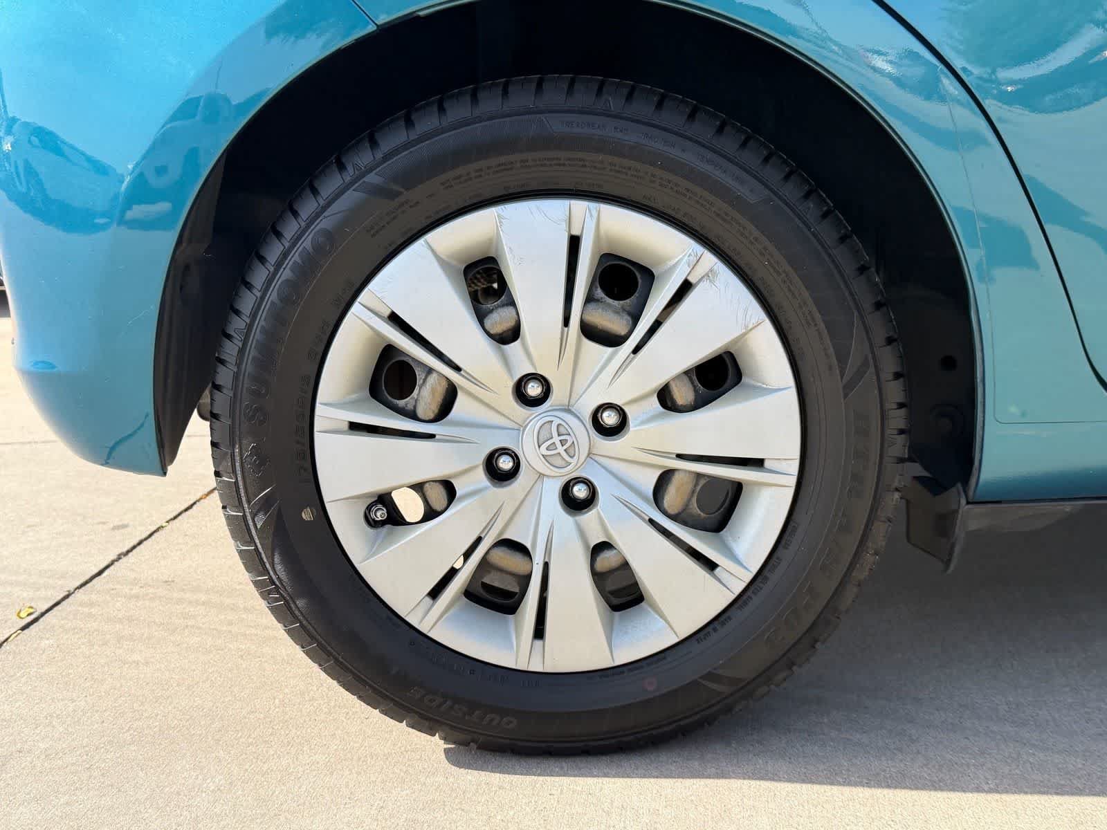 Used 2012 Toyota Yaris LE FWD image 10