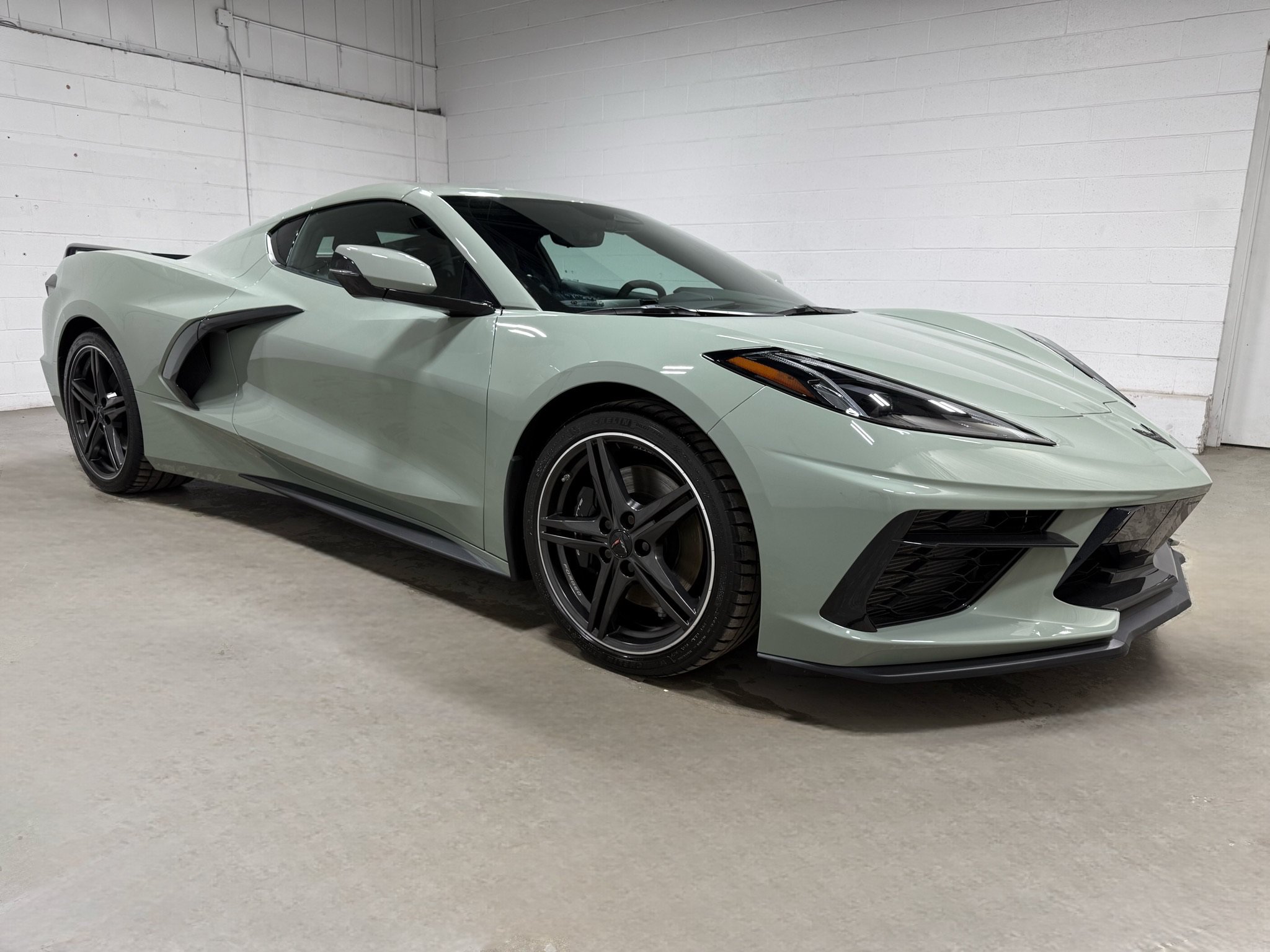 Used 2024 Chevrolet Corvette Stingray Premium Cpe w/ Z51 Performance Package RWD image 3