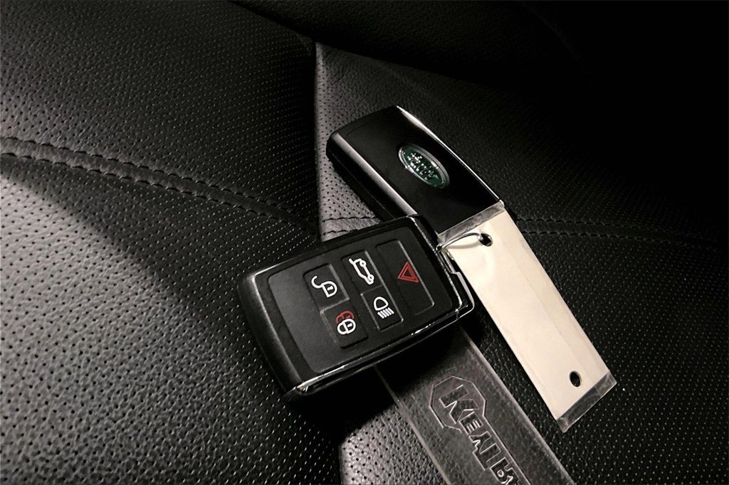 Certified 2023 Land Rover Range Rover Evoque R-Dynamic S image 33