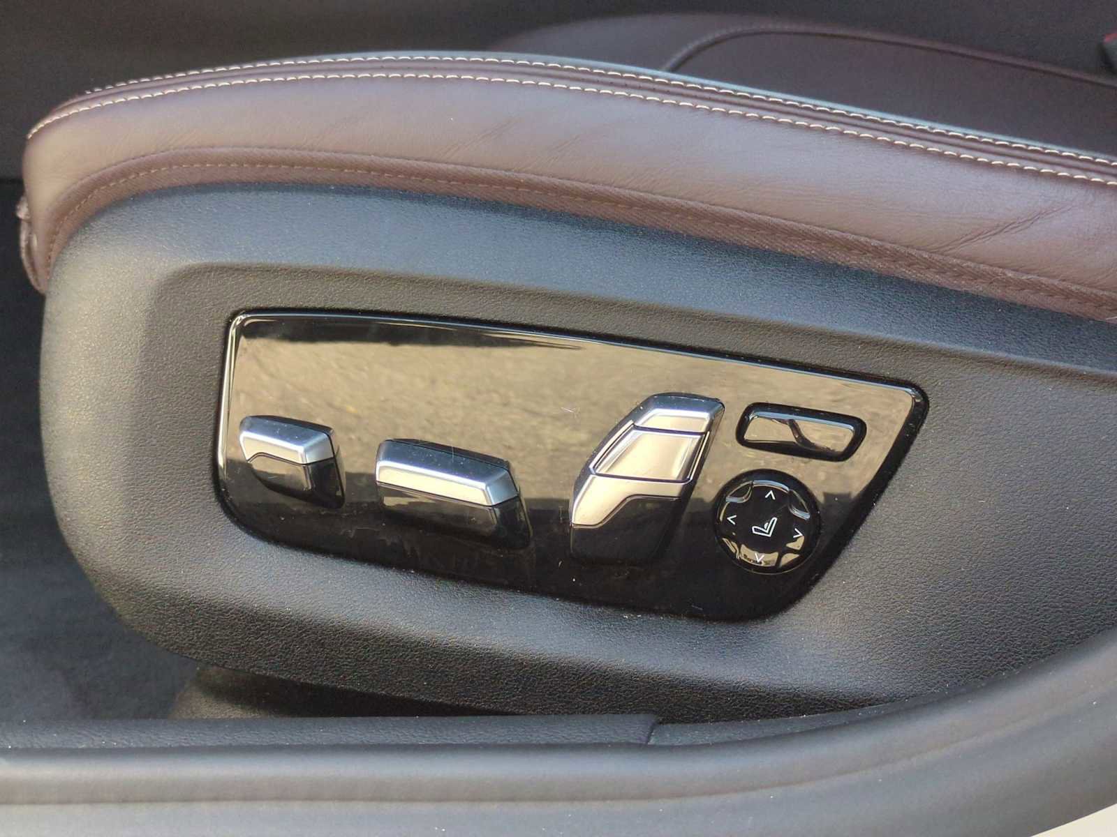 Used 2021 BMW 530i xDrive w/ Premium Package image 17