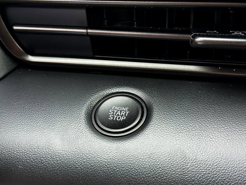 Used 2025 Hyundai Elantra Sport image 18