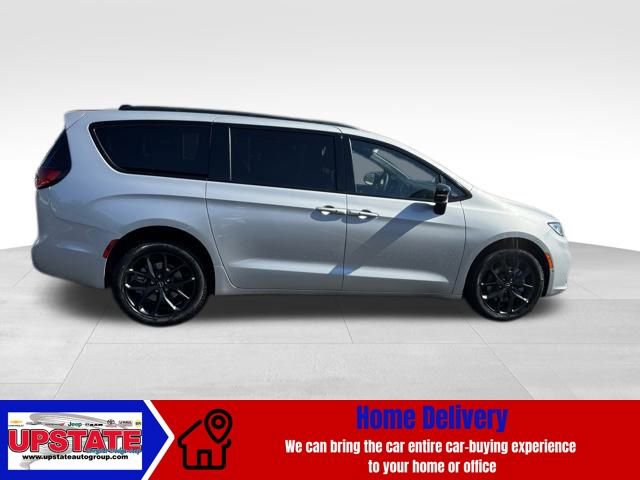 New 2026 Chrysler Pacifica Limited image 8