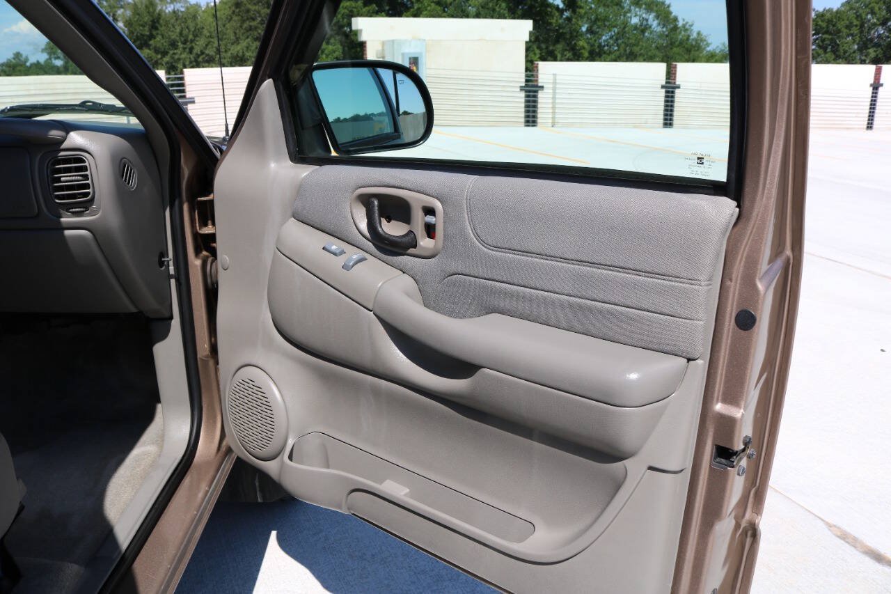Used 2004 Chevrolet Blazer LS w/ Preferred Equipment Group AWD/4WD image 47