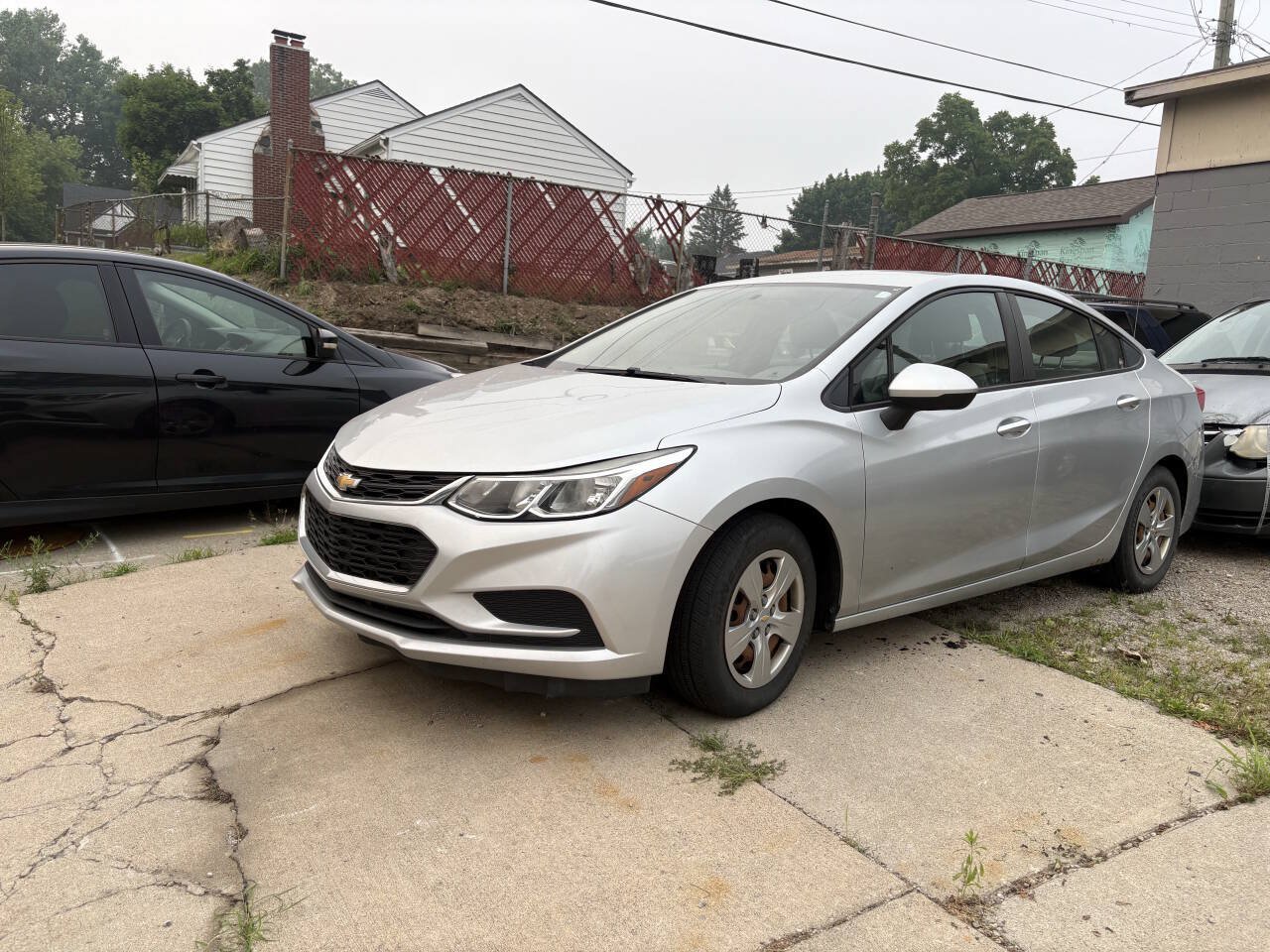Used 2017 Chevrolet Cruze LS FWD image 1