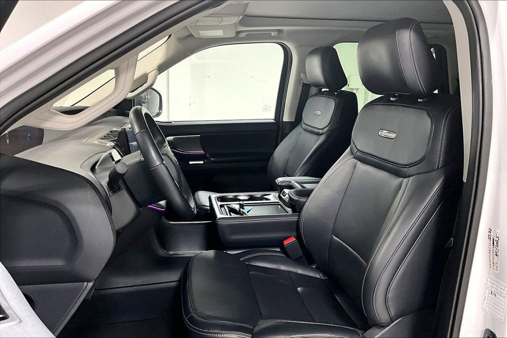 Used 2025 Ford Expedition Platinum AWD/4WD image 34