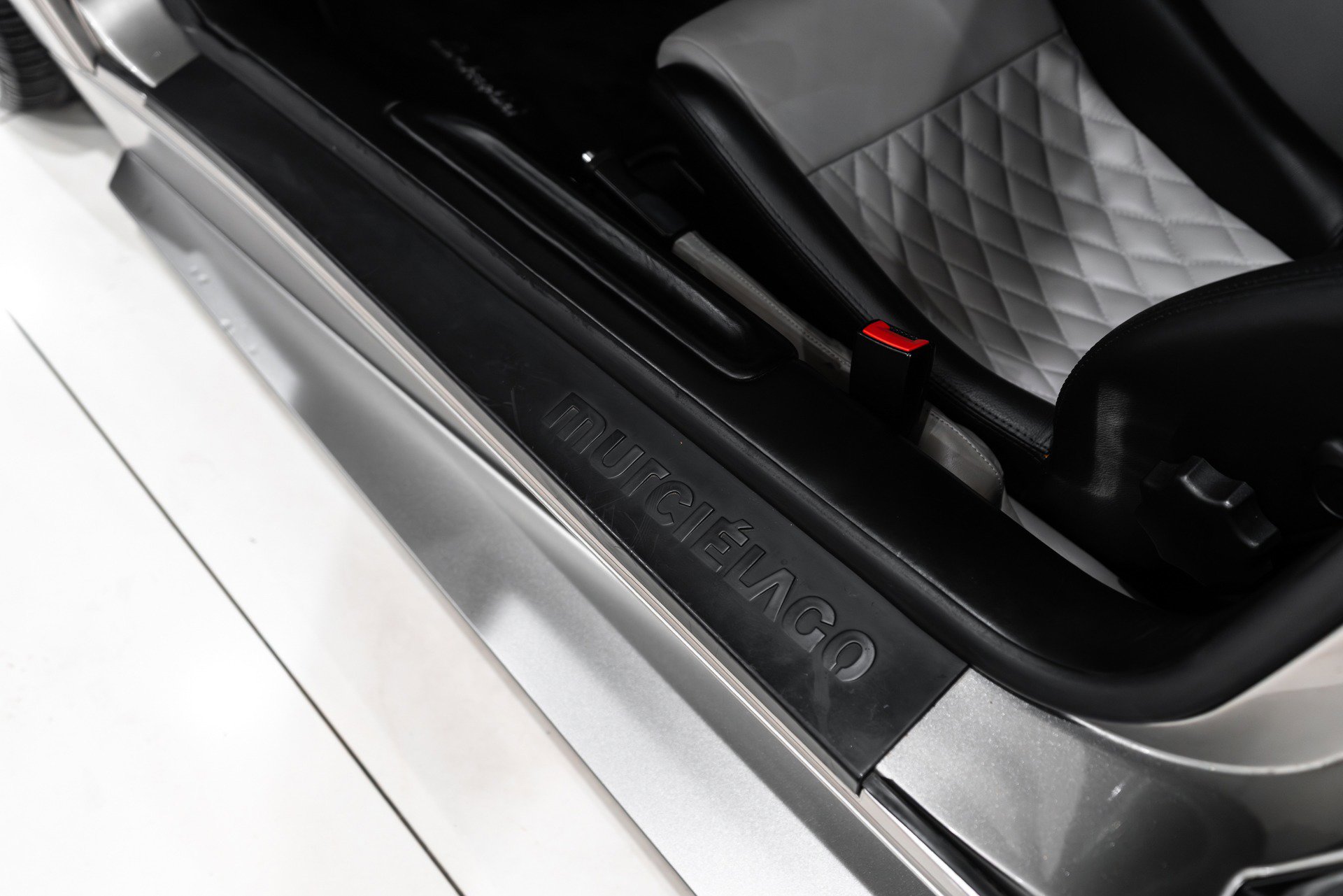 Used 2005 Lamborghini Murcielago Coupe image 27