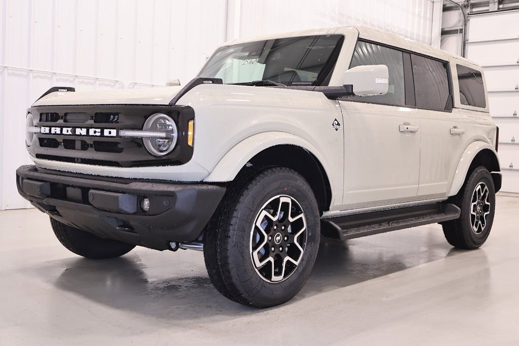 New 2025 Ford Bronco Outer Banks image 4