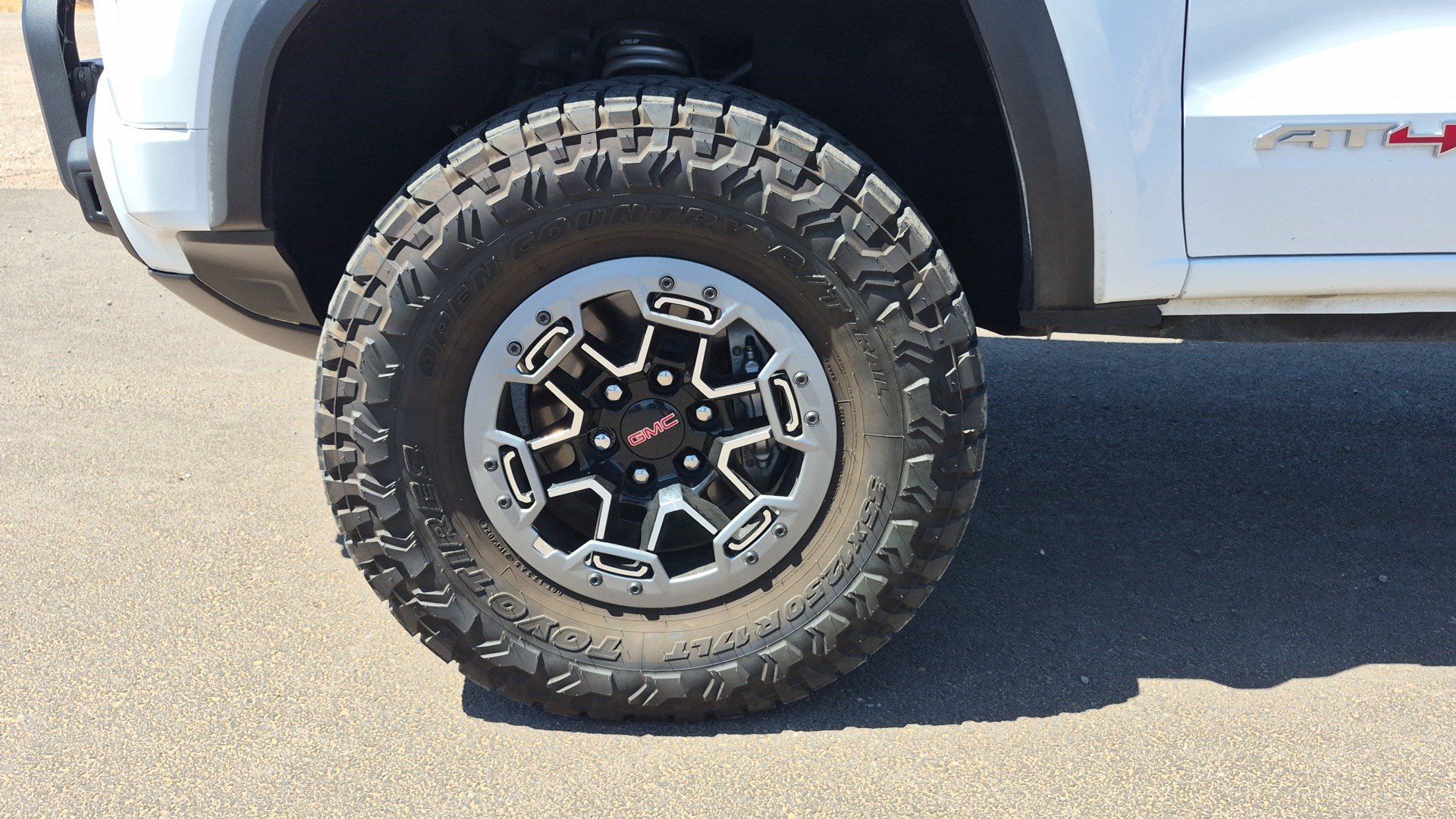 Used 2023 GMC Canyon AT4X w/ Edition 1 AWD/4WD image 11