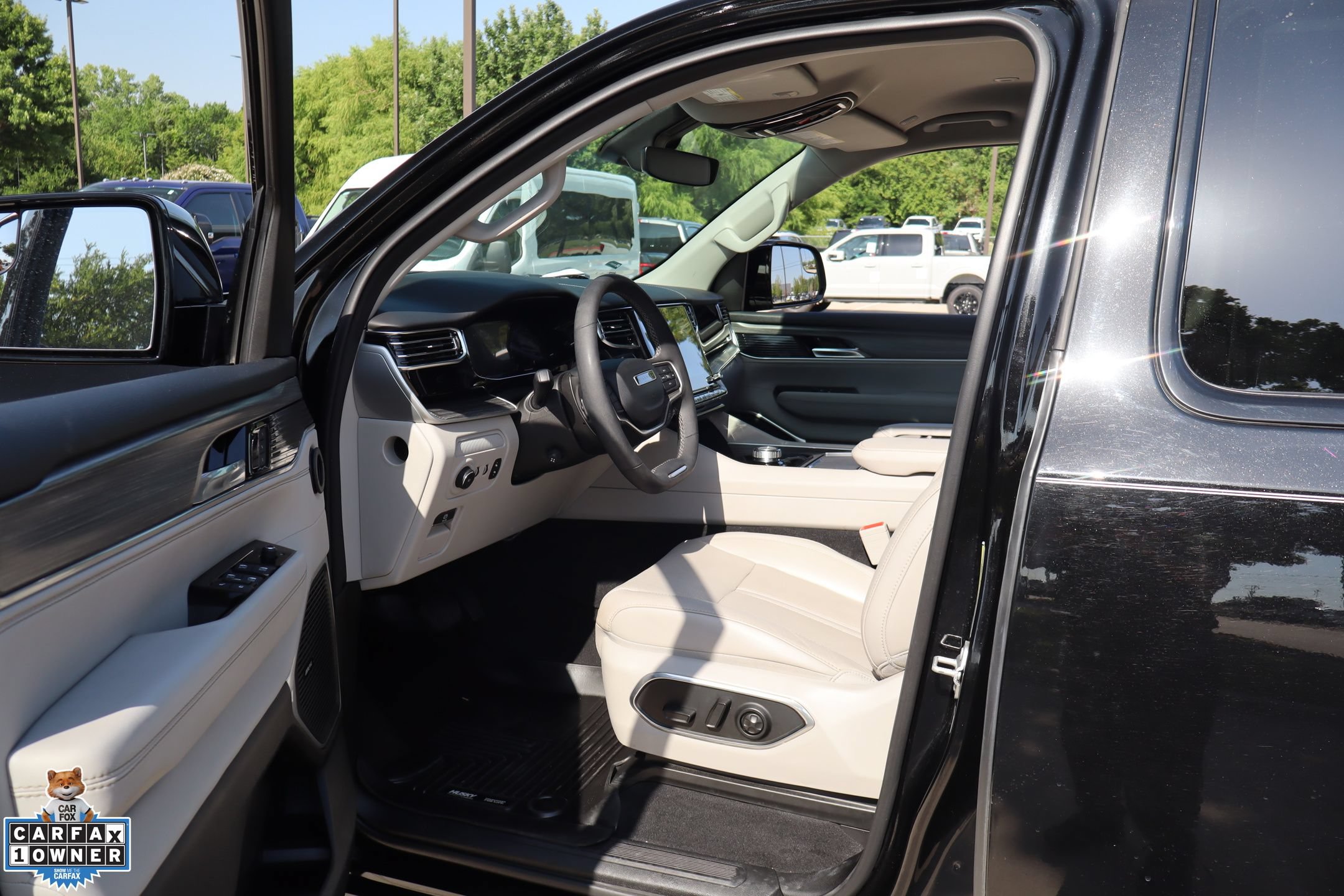 Used 2023 Jeep Wagoneer Series III w/ Convenience Group I RWD image 23