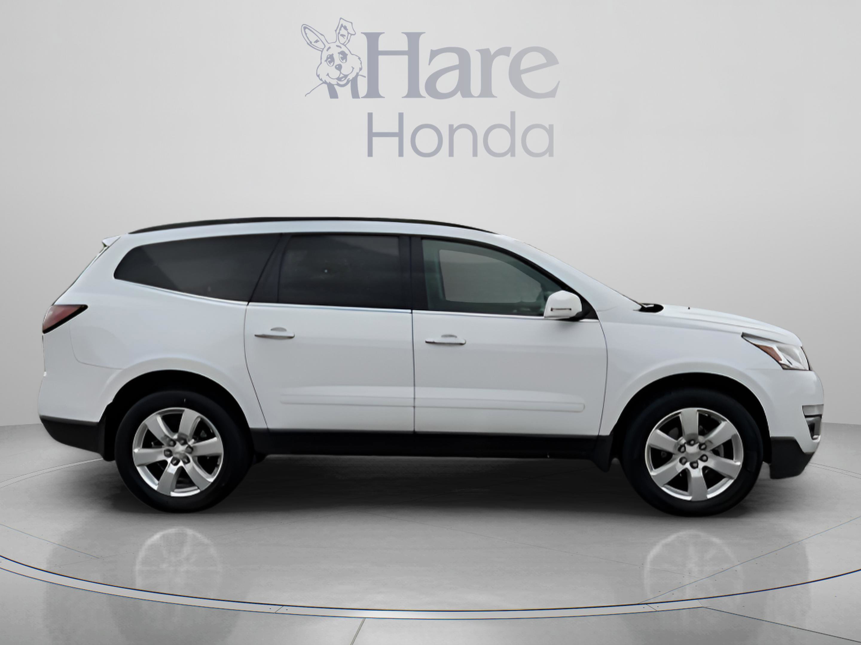 Used 2017 Chevrolet Traverse LT w/ Style and Technology Package FWD image 6