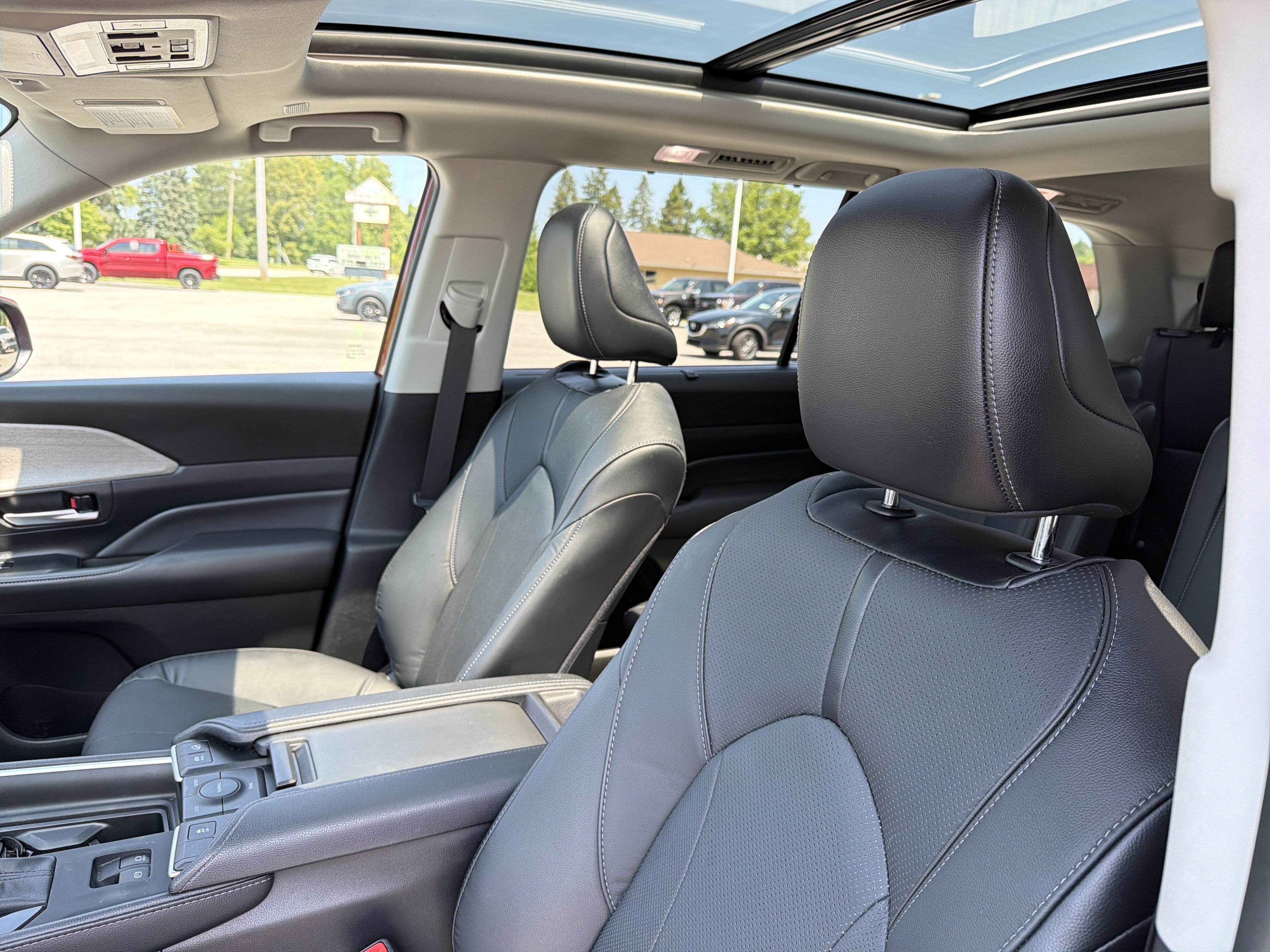 Used 2024 Toyota Grand Highlander AWD Hybrid image 11