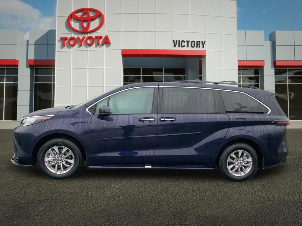 New 2026 Toyota Sienna XLE image 6