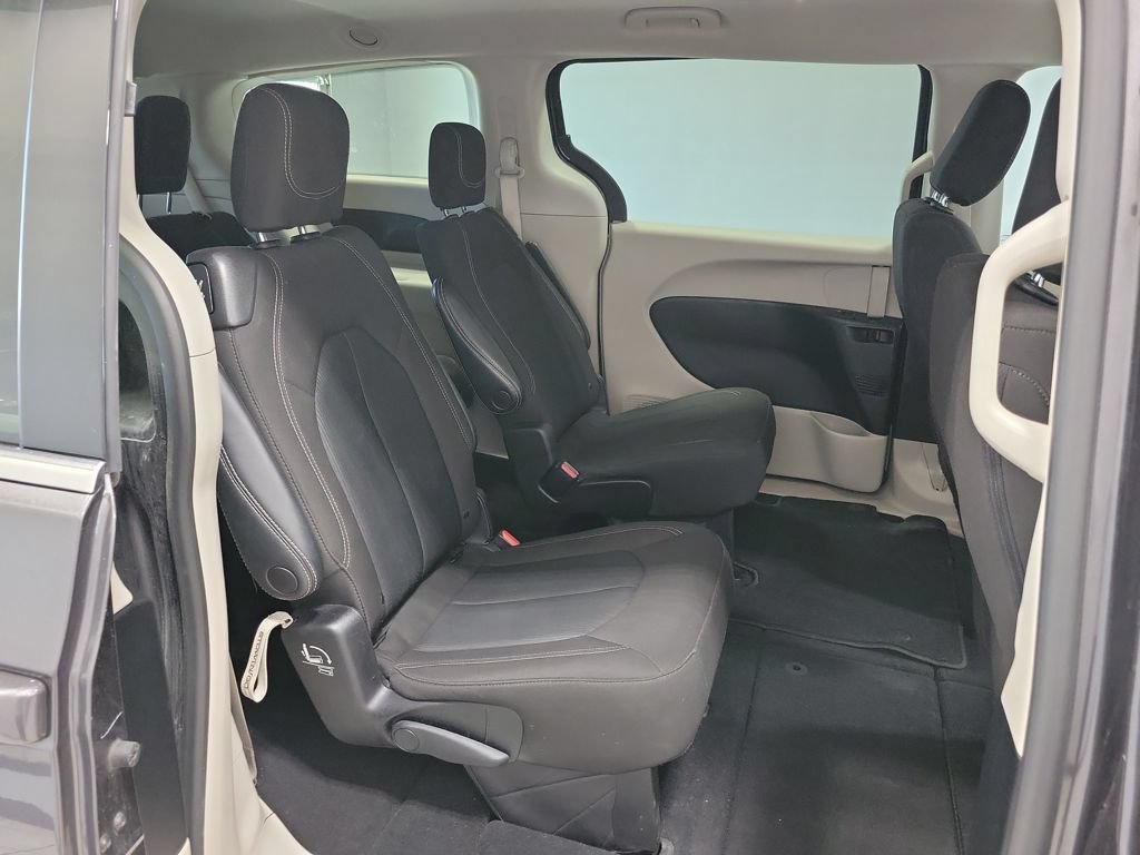 Used 2023 Chrysler Voyager LX FWD image 21