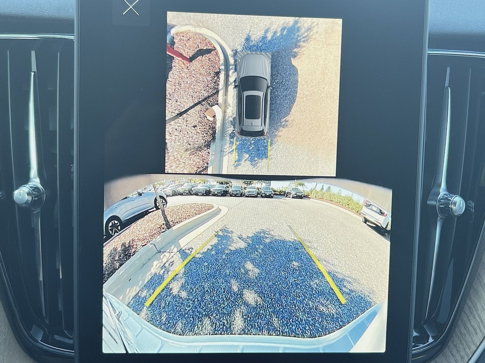 New 2026 Volvo XC60 B5 Plus w/ Protection Package Premier AWD/4WD image 19