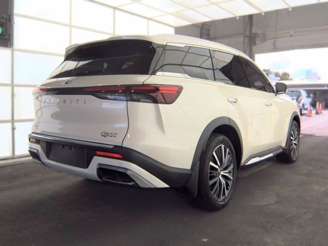 Used 2023 INFINITI QX60 Sensory w/ Vision Package AWD/4WD image 4