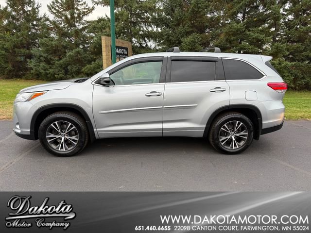 Used 2018 Toyota Highlander LE image 1
