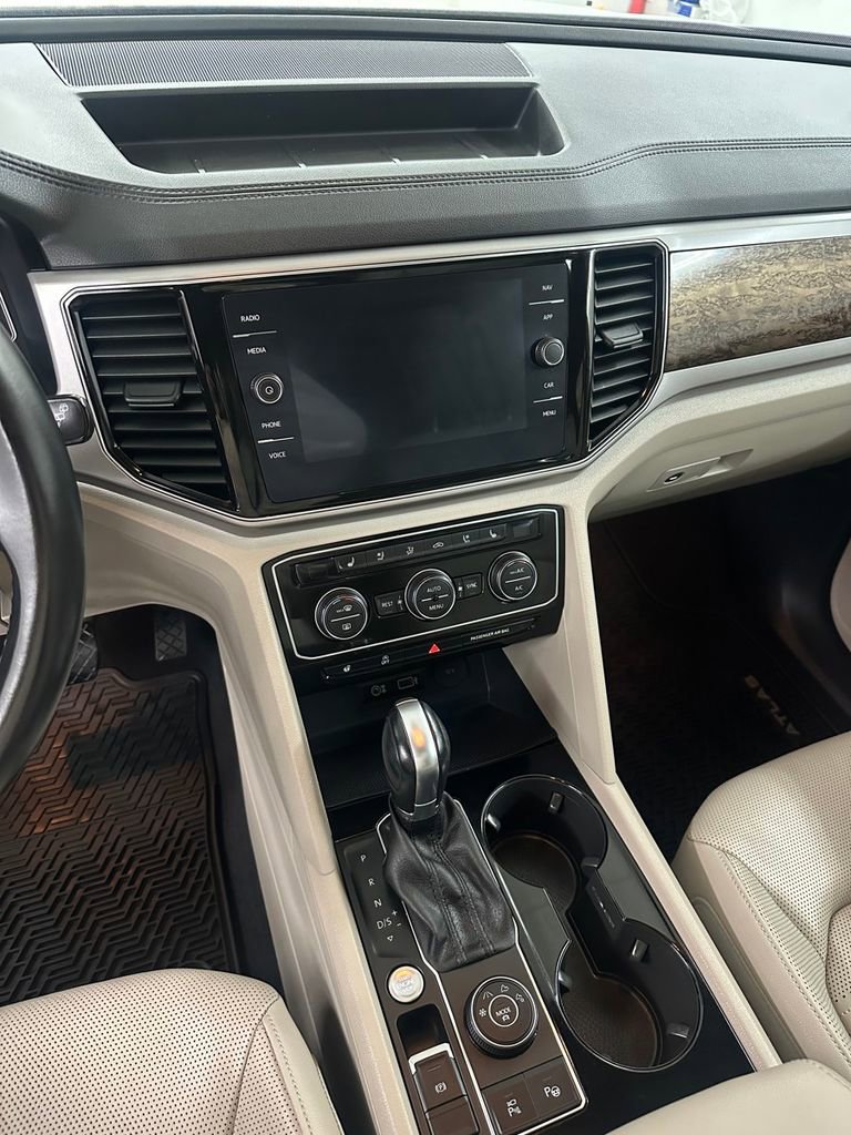 Used 2019 Volkswagen Atlas SEL Premium image 18