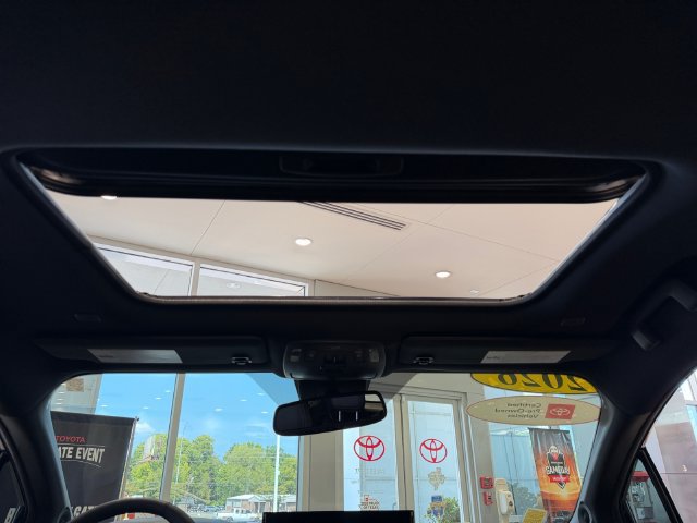 Certified 2026 Toyota Sienna XSE FWD image 21