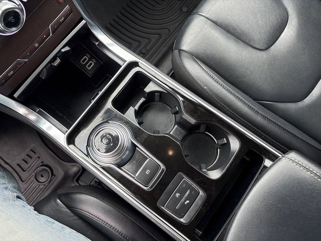 Used 2020 Ford Edge Titanium image 35