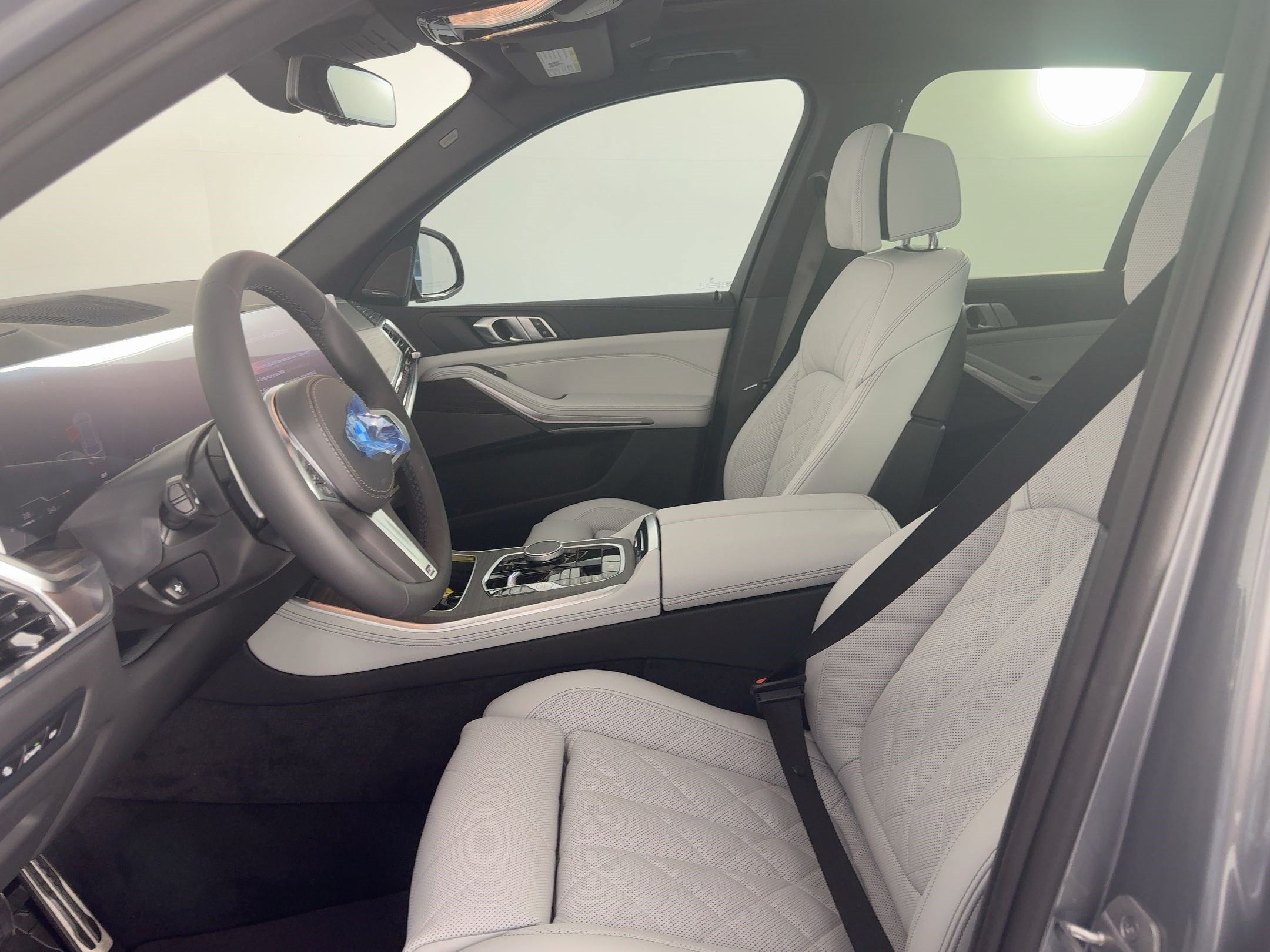 New 2026 BMW X5 xDrive40i w/ M Sport Package AWD/4WD image 24