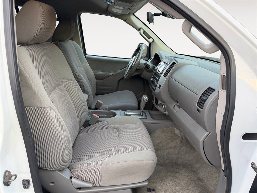 Used 2016 Nissan Frontier SV image 15