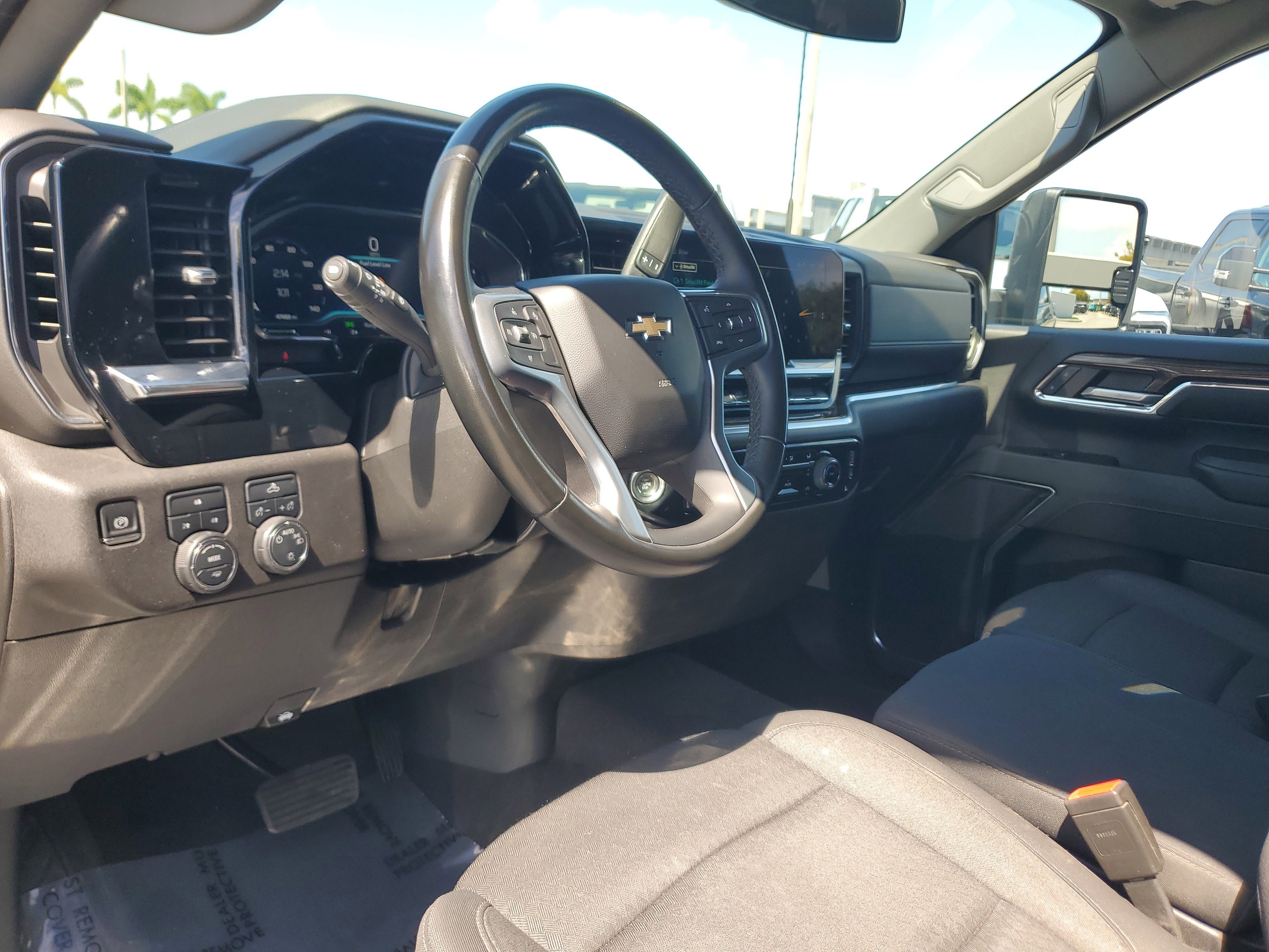 Used 2024 Chevrolet Silverado 2500 LT image 9